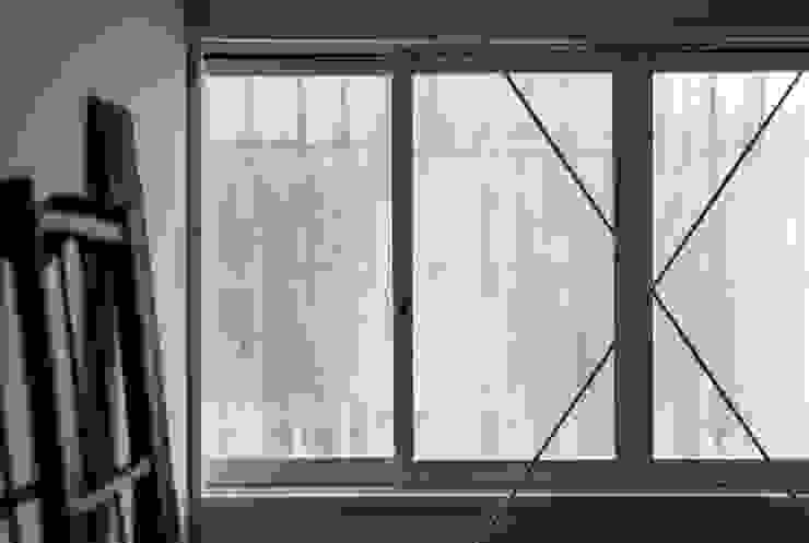 coil松村一輝建設計事務所 Eclectic style windows & doors
