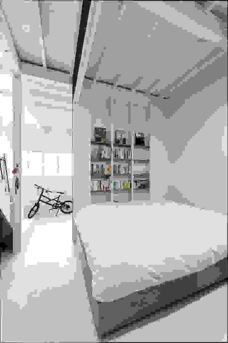 Re:Toyosaki, coil松村一輝建設計事務所 coil松村一輝建設計事務所 Eclectic style bedroom