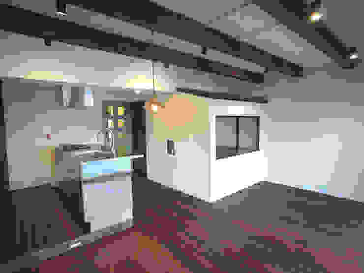 一級建築士事務所co-designstudio Modern living room