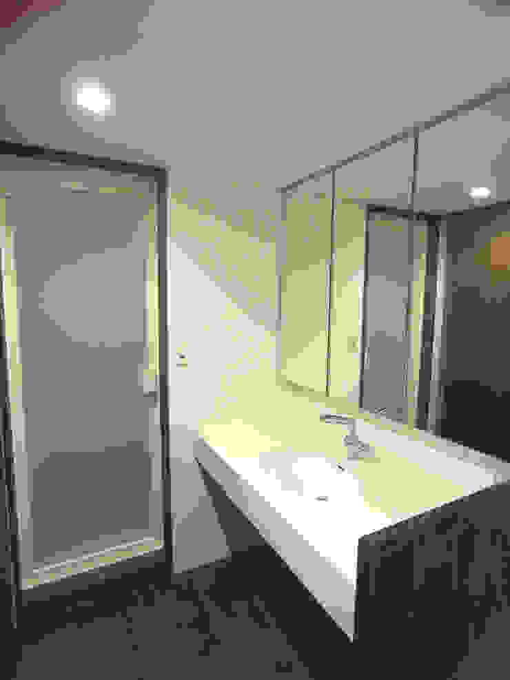 一級建築士事務所co-designstudio Modern bathroom