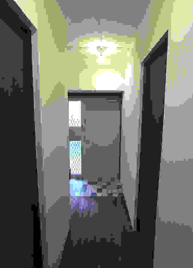 一級建築士事務所co-designstudio Modern corridor, hallway & stairs