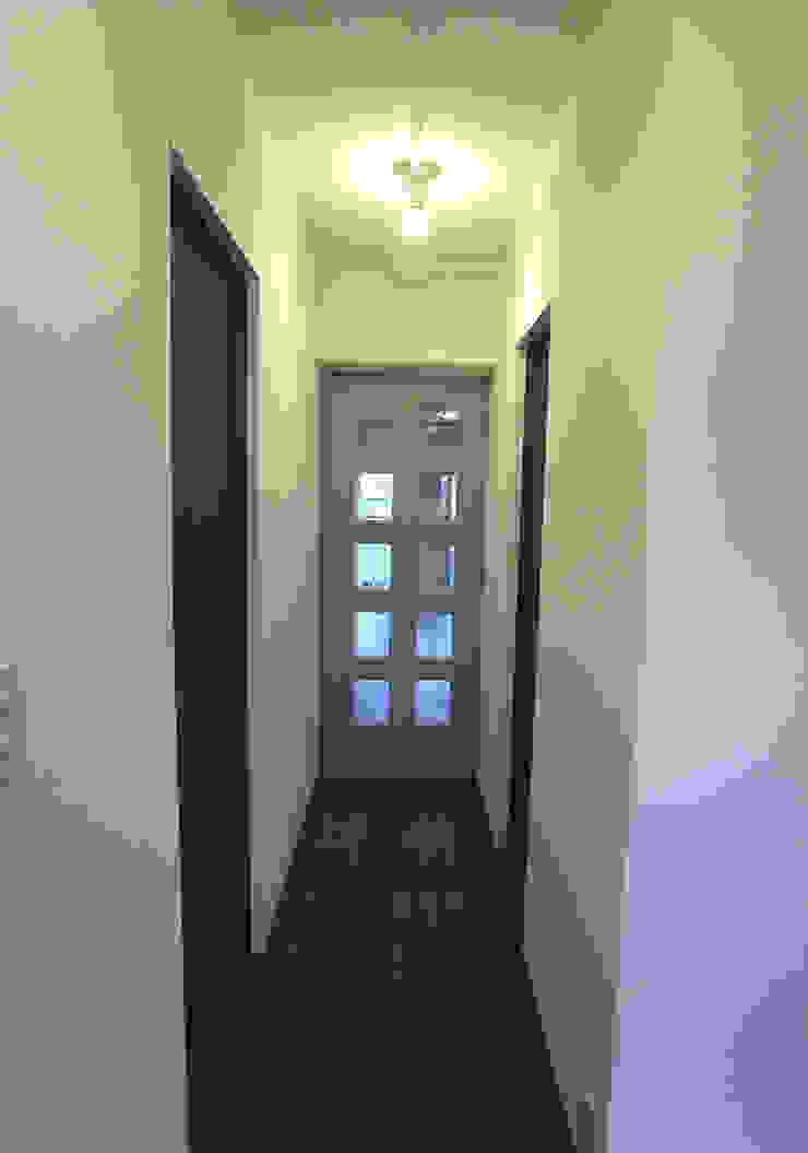 一級建築士事務所co-designstudio Modern corridor, hallway & stairs