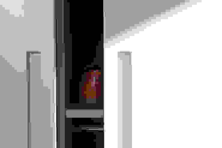 FC Residence I deDraft Ltd BedroomWardrobes & closets