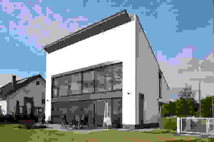 Neubau Einfamilienhaus mit einer Doppelgarage in Erkelenz | homify