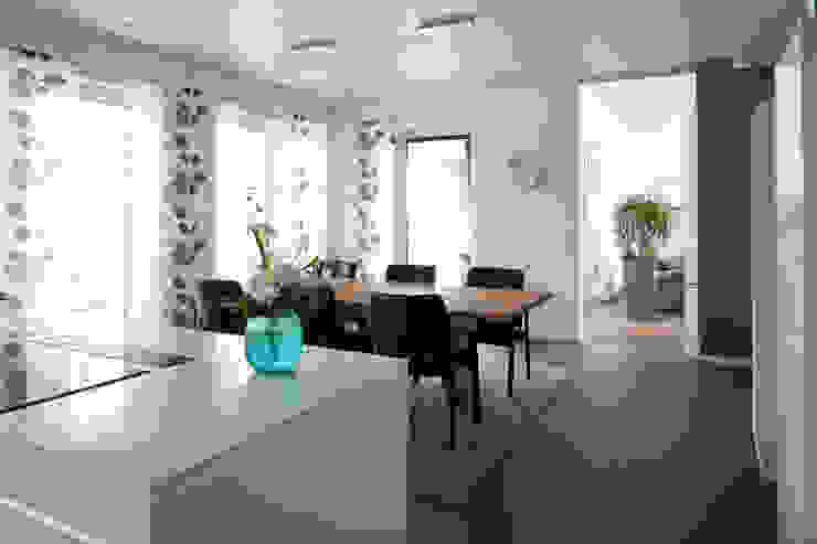 Architekturbüro J. + J. Viethen Modern dining room