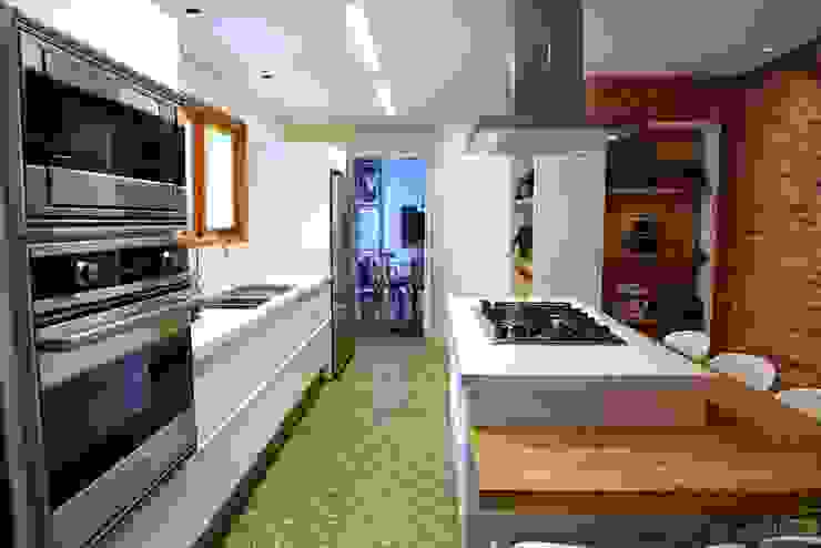 Modern Kitchen by MeyerCortez arquitetura & design Modern