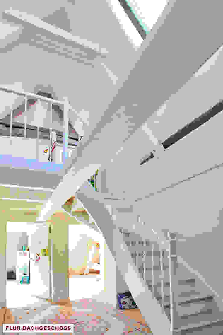 Umbau/Sanierung denkmalgeschütztes Wohnhaus, Kronberg i.Ts., Architekturbüro Hans-Jürgen Lison Architekturbüro Hans-Jürgen Lison Corredores, halls e escadas modernos