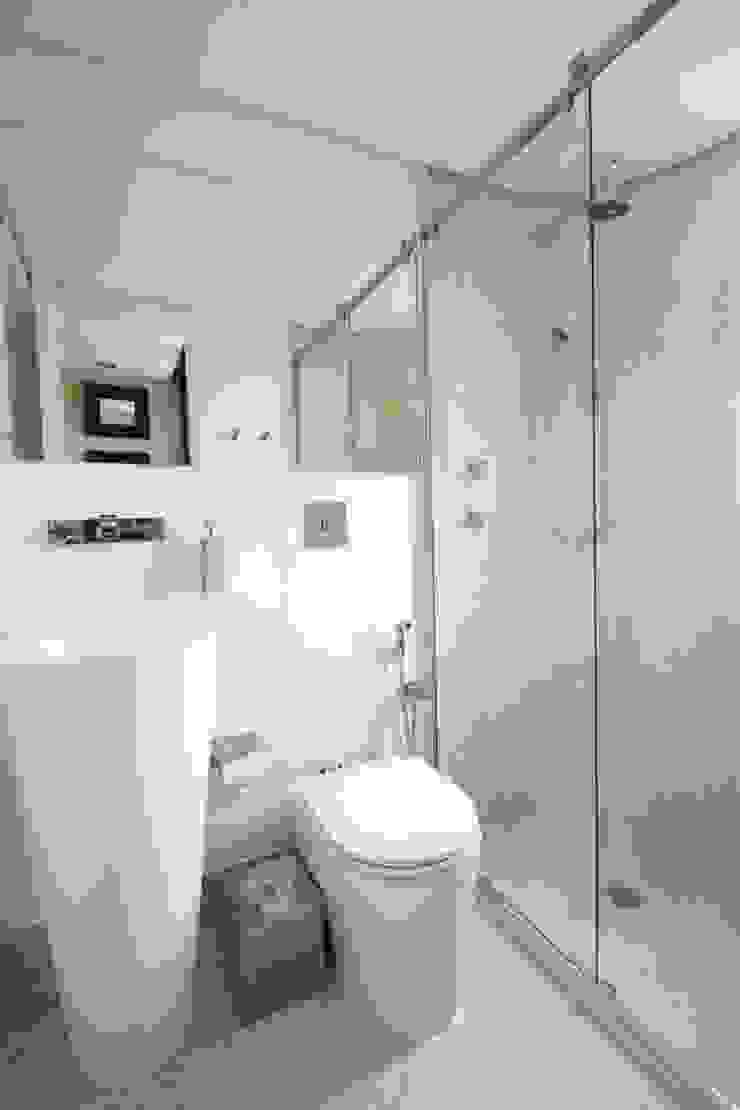MeyerCortez arquitetura & design Modern bathroom