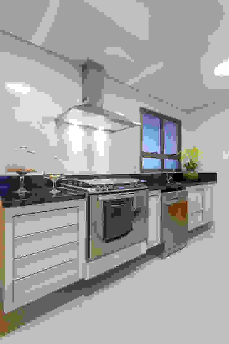 Cozinhas modernas por Designer de Interiores e Paisagista Iara Kílaris Moderno
