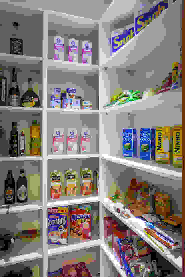 Cozinhas modernas por Designer de Interiores e Paisagista Iara Kílaris Moderno