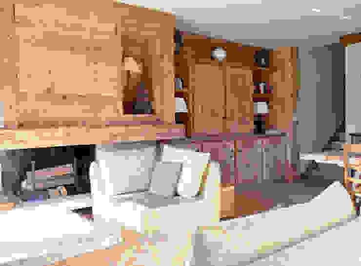 Andrea Rossini Architetto Rustic style living room