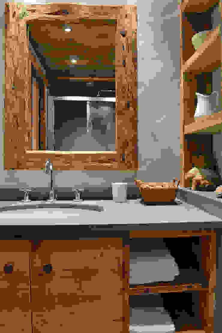 Andrea Rossini Architetto Rustic style bathroom