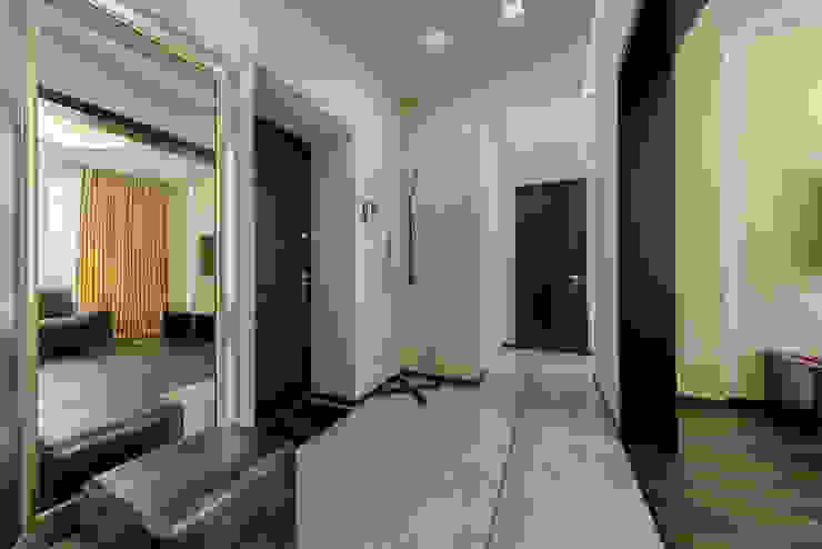 Интерьерная фотосъемка квартиры, Platon Makedonsky Platon Makedonsky Minimalist corridor, hallway & stairs Clothes hooks & stands