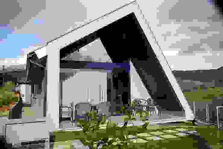 by Carlos Faria Modern