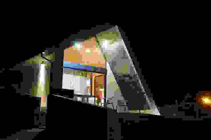 by Carlos Faria Modern