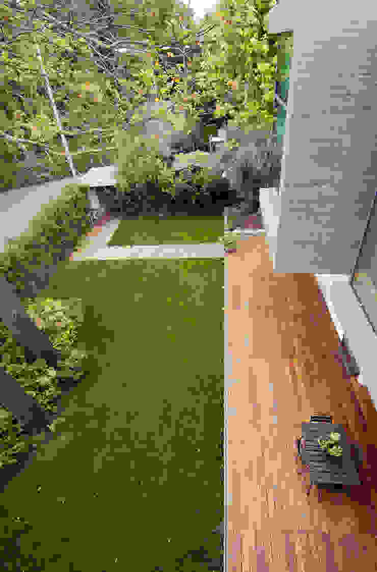 Modern Garden by NAT OFFICE - christian gasparini architect Modern