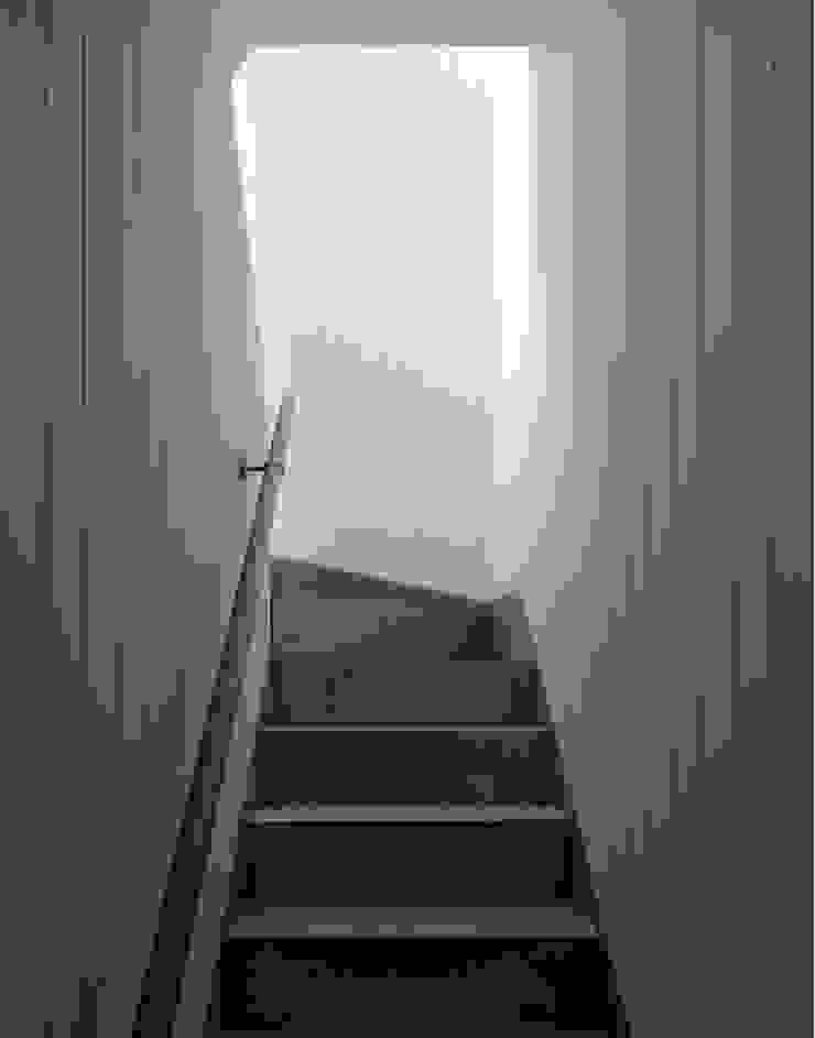 30 Cardozo Road - stair Jack Woolley Коридор