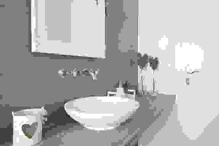 컨트리스타일 욕실 by skizzenROLLE 컨트리