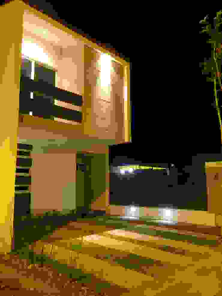 Casas modernas por CONSTRUCTORA ARQOCE Moderno