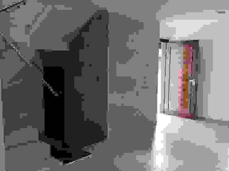 Salas de estar modernas por CONSTRUCTORA ARQOCE Moderno