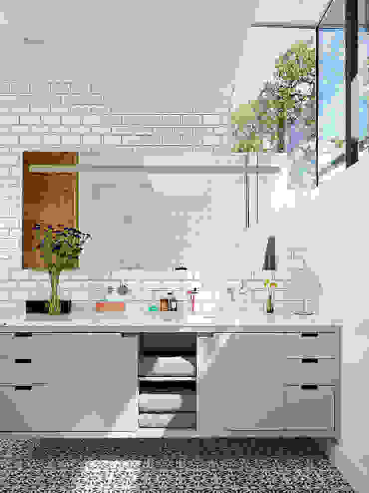 Palma Plaza Residence Hugh Jefferson Randolph Architects Modern bathroom