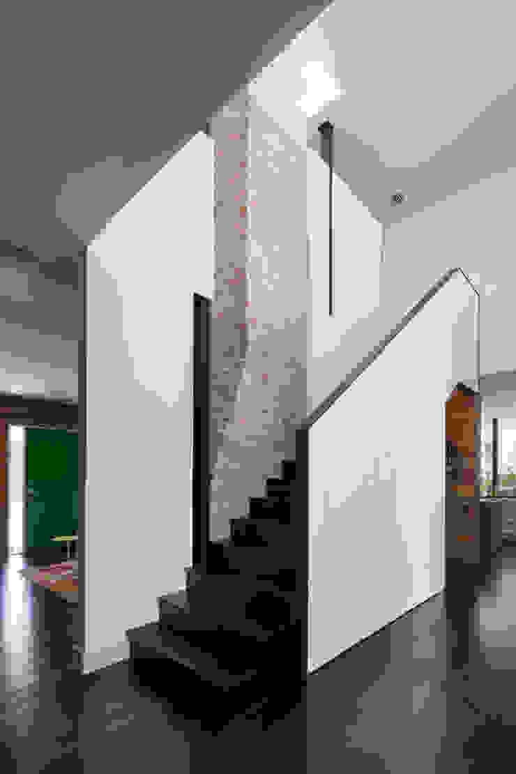 Palma Plaza Residence Hugh Jefferson Randolph Architects Modern Corridor, Hallway and Staircase