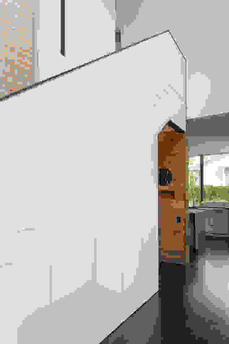 Palma Plaza Residence Hugh Jefferson Randolph Architects Modern Corridor, Hallway and Staircase