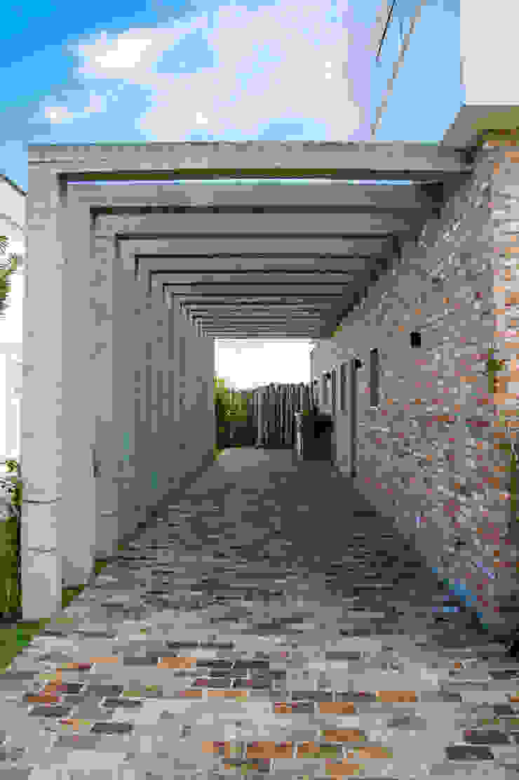 SBARDELOTTO ARQUITETURA Moderne Häuser