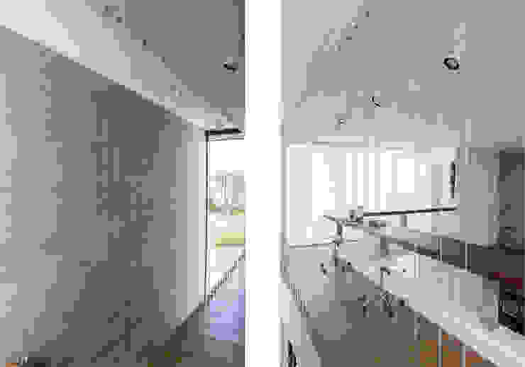 SBARDELOTTO ARQUITETURA Moderner Flur, Diele & Treppenhaus