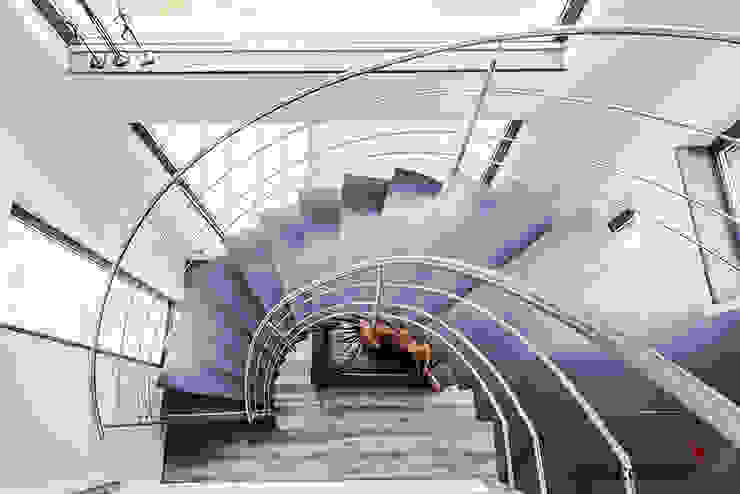 by ONE!CONTACT - Planungsbüro GmbH Modern