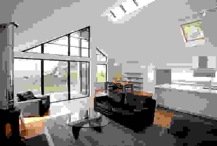 Grey Roofs, Crackington Haven, Cornwall The Bazeley Partnership Moderne Wohnzimmer
