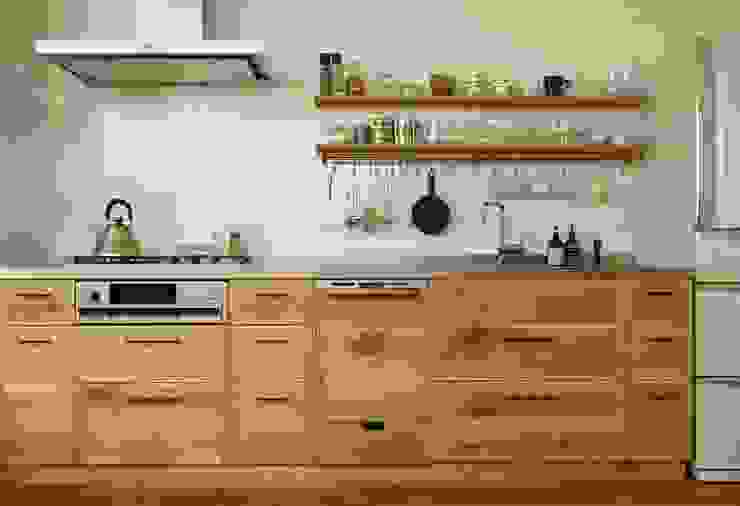 クレバスハウスのキッチン homify 北欧デザインの キッチン