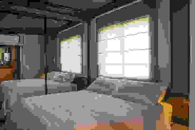 Leticia Sá Arquitetos Camera da letto moderna