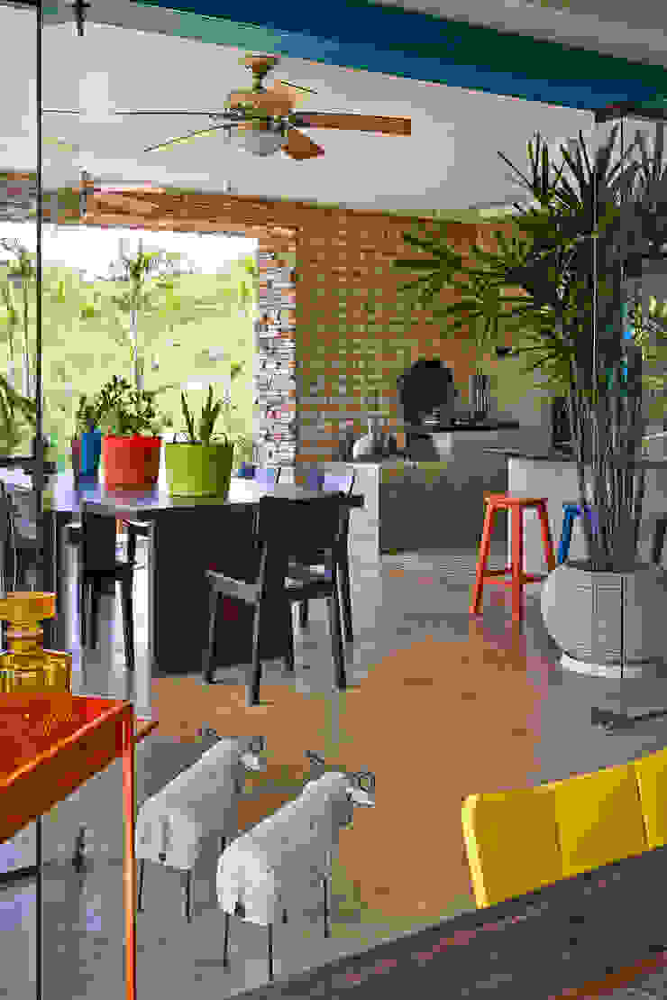 SÍTIO OURO PRETO Beth Marquez Interiores CozinhaMesas e cadeiras