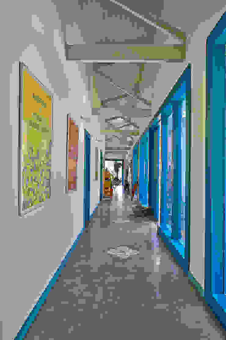 SÍTIO OURO PRETO Beth Marquez Interiores Corredores, halls e escadas rústicos