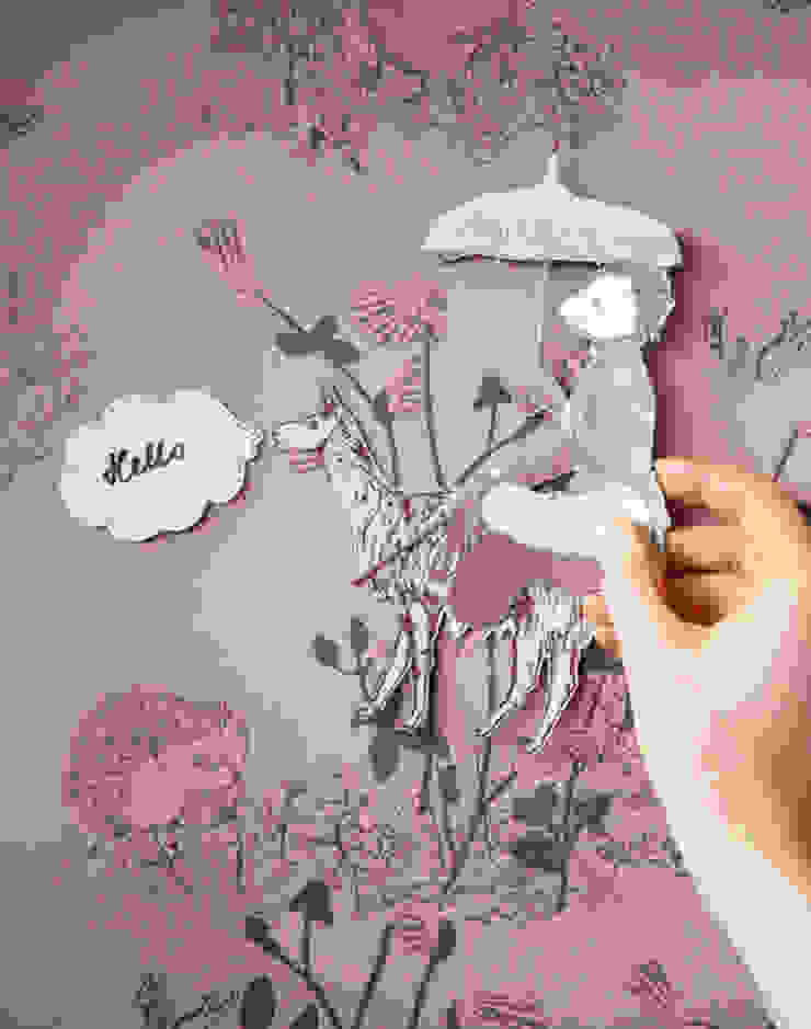 Magnetic Woodlands Wallpaper Brown Pink von Sian Zeng Landhaus