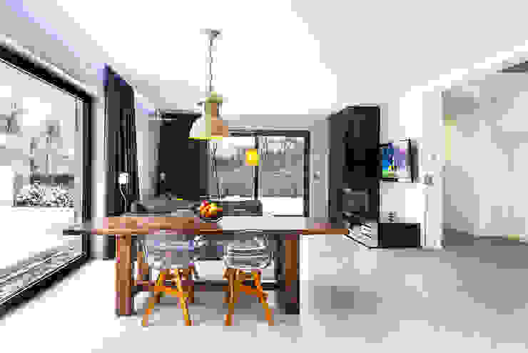 COCO Pracownia projektowania wnętrz Minimalist dining room