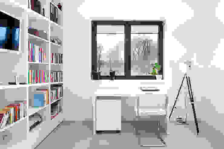 COCO Pracownia projektowania wnętrz Minimalist study/office