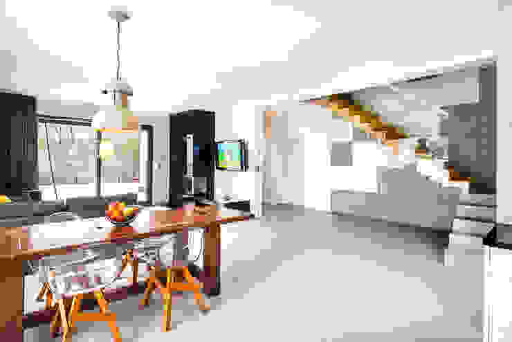 COCO Pracownia projektowania wnętrz Minimalist dining room