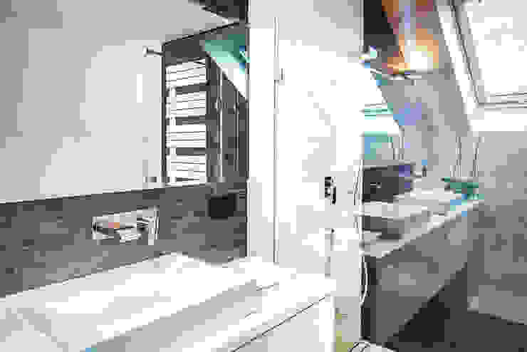 COCO Pracownia projektowania wnętrz Minimalist style bathroom