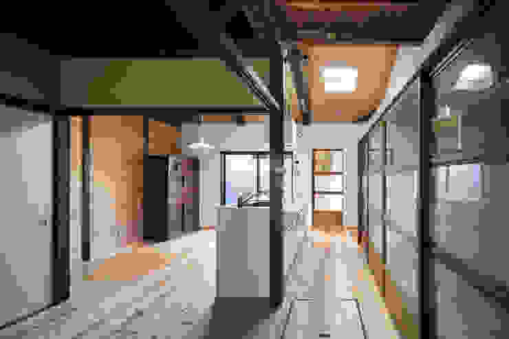 長崎工作室 Sala da pranzo moderna