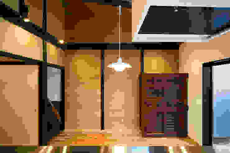 長崎工作室 Sala da pranzo moderna