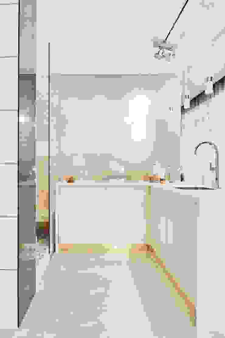 Modern kitchen by Catarina Batista Studio Modern