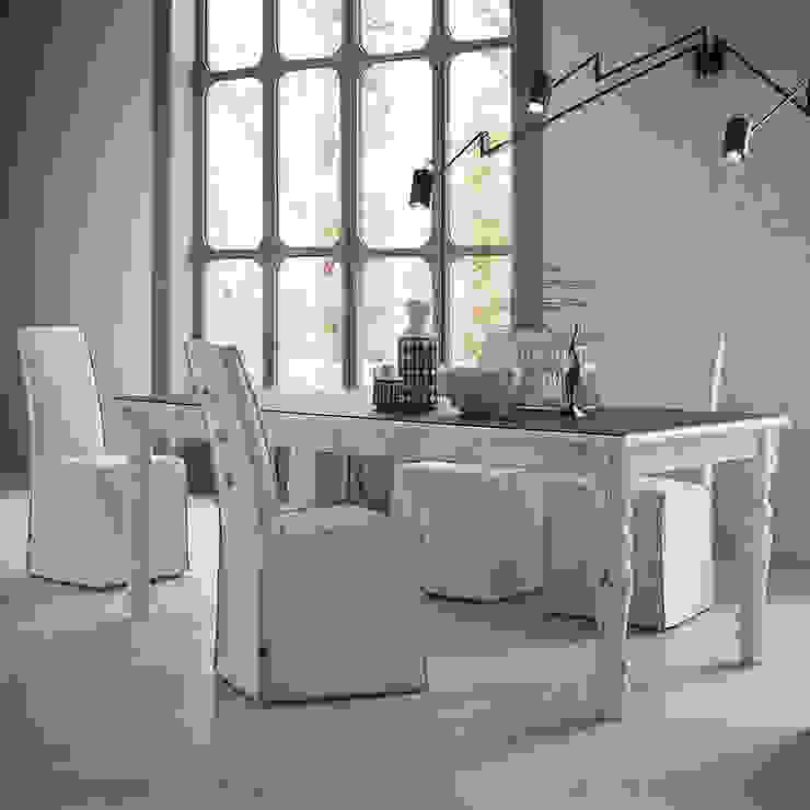 'Vintage' shabby chic white extending fir table by Sedit homify Klassische Esszimmer Tische