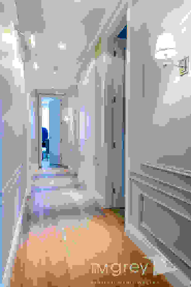 NY Style Apartment TiM Grey Interior Design Klasyczny korytarz, przedpokój i schody