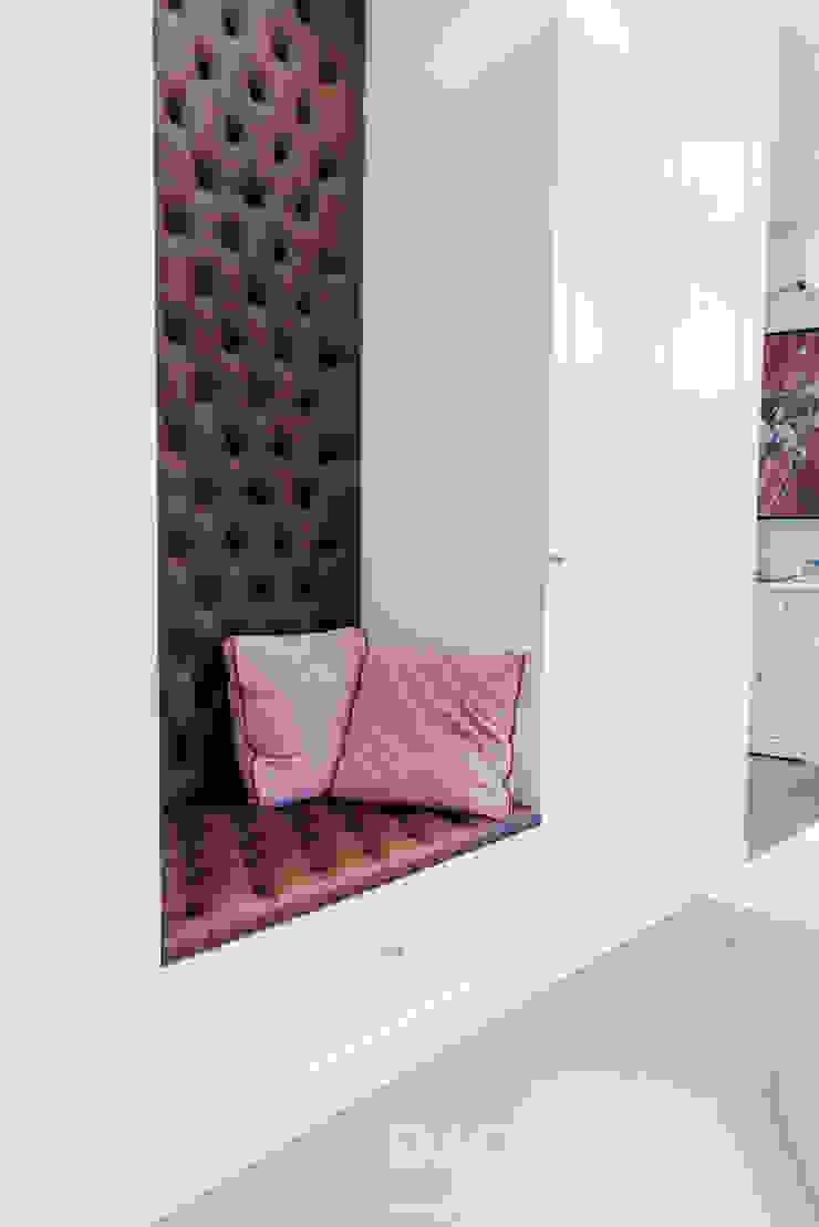 NY Style Apartment TiM Grey Interior Design Klasyczny korytarz, przedpokój i schody
