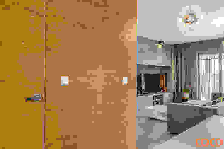 Salas de estar minimalistas por COCO Pracownia projektowania wnętrz Minimalista