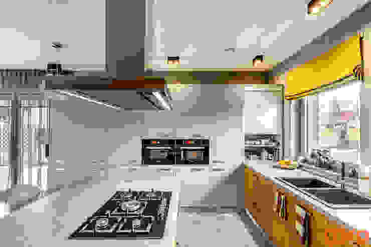 Cozinhas minimalistas por COCO Pracownia projektowania wnętrz Minimalista