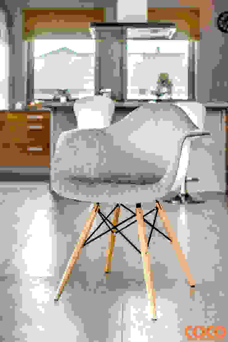 Salas de jantar minimalistas por COCO Pracownia projektowania wnętrz Minimalista