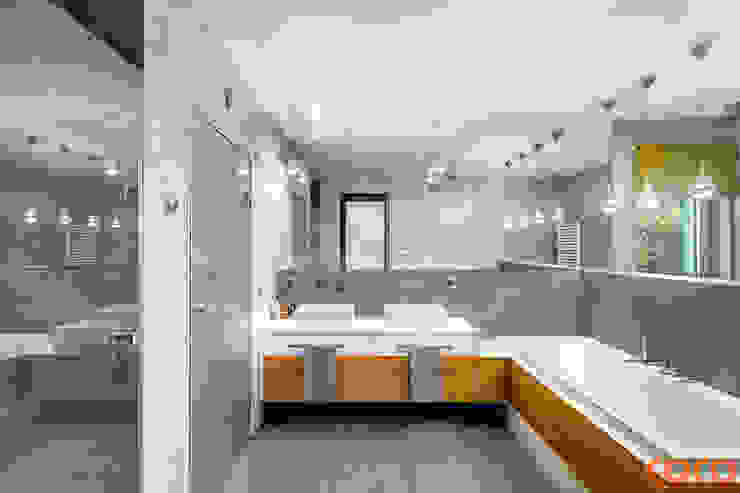 Banheiros minimalistas por COCO Pracownia projektowania wnętrz Minimalista